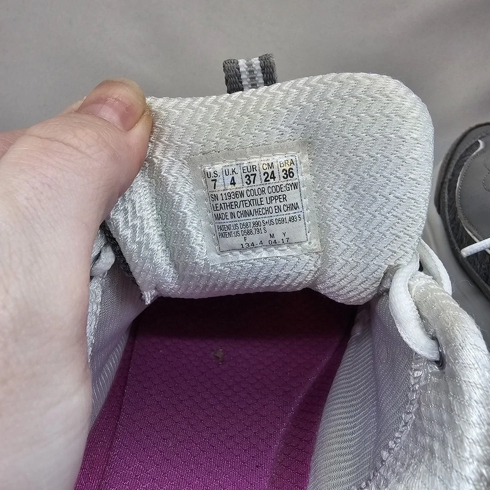 Skechers DLites Women's Size 7 Gray White Chunky Sneakers Air Cooled Memory Foam